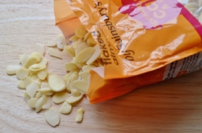 a sprinkle of flaked almonds